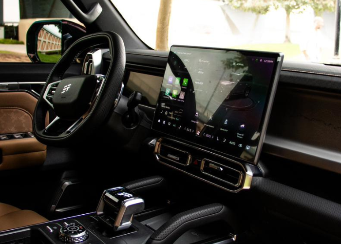 Because Dubai travel feels better when the drive simply works.