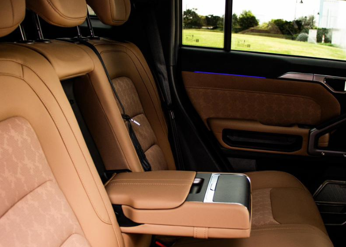 A relaxed, dependable drive that fits family travel in Dubai effortlessly.