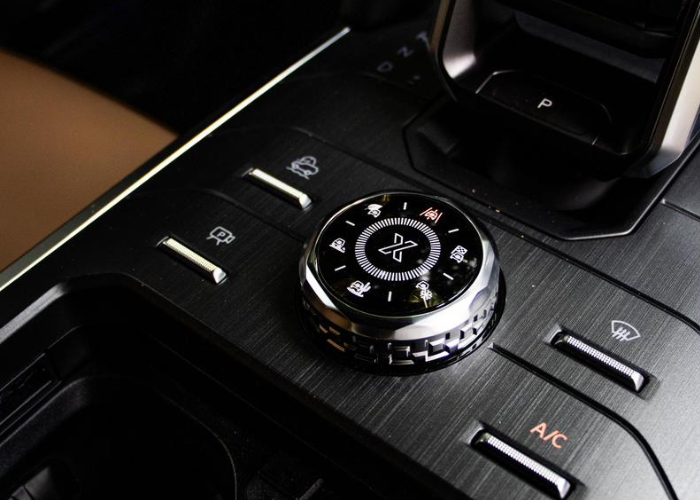 Curated for Dubai days that call for space, comfort, and ease.